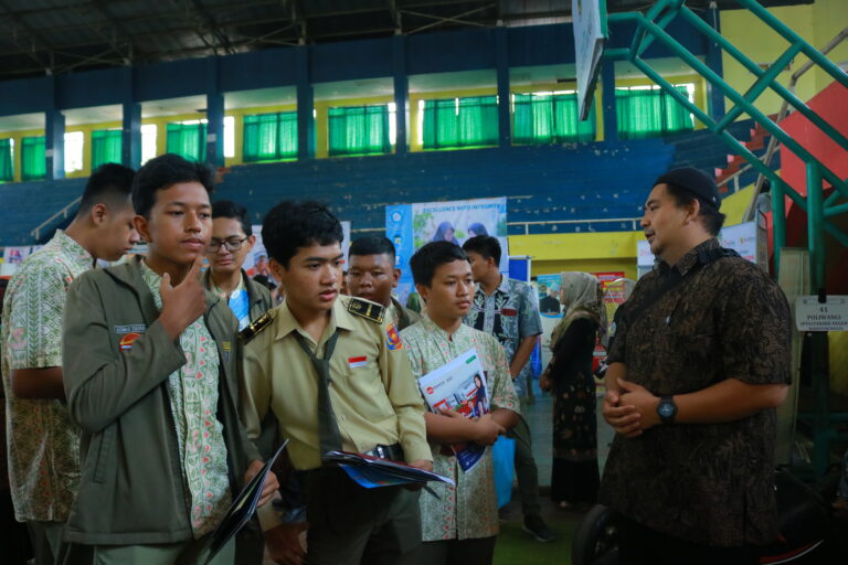 Politeknik Negeri Banyuwangi Ikuti Edu Fair 2024 GOR Banyuwangi