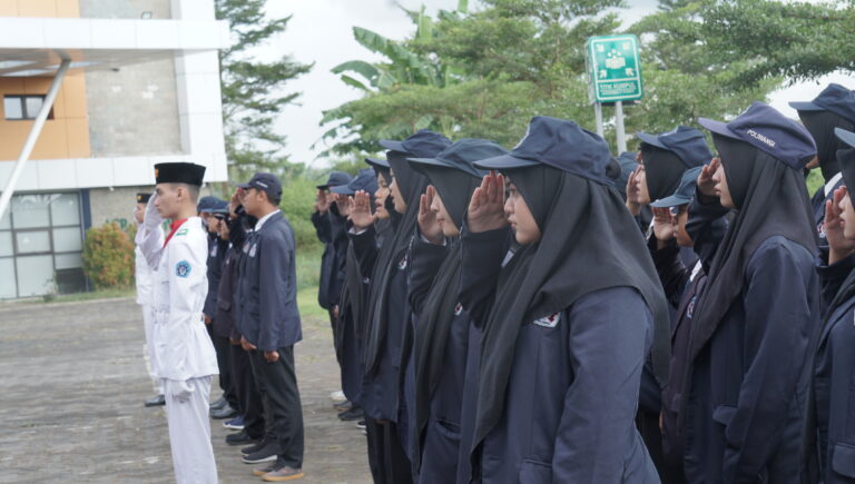 Politeknik Negeri Banyuwangi Melaksanakan Upacara Bendera Semarakkan Hari Kebangkitan Nasional
