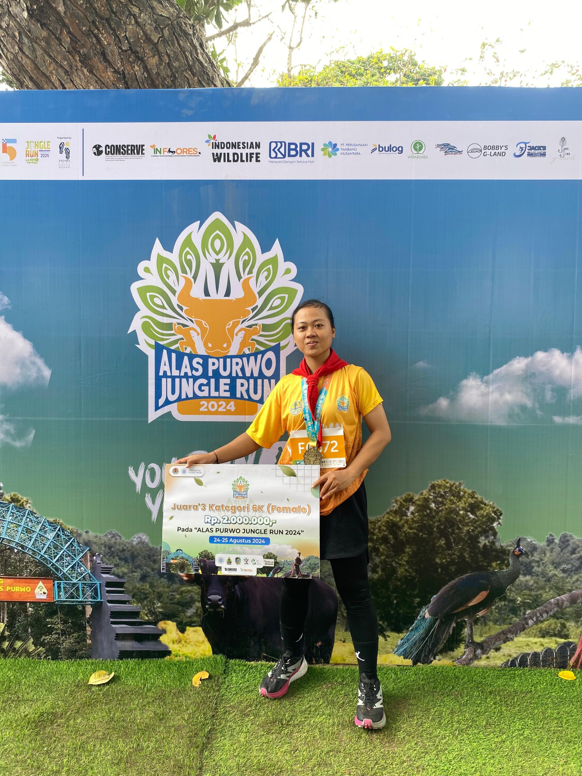 Mahasiswi Politeknik Negeri Banyuwangi Raih Juara 3 Nasional di Alas Purwo Jungle Run 2024