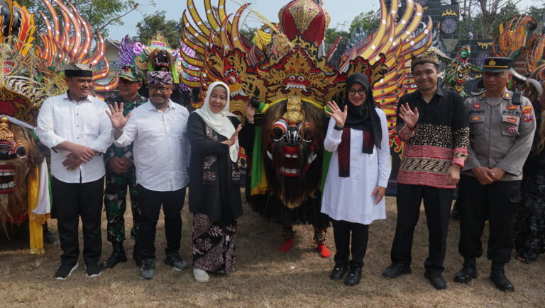 Poliwangi dan Karang Taruna Watukebo Sukses Gelar Meras Barong Kumpo