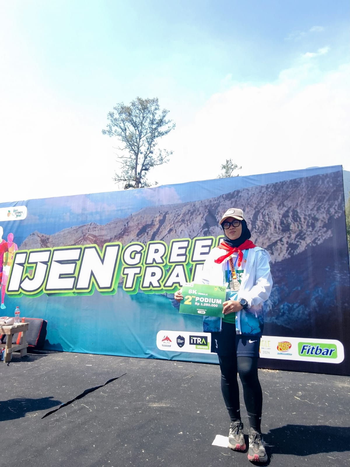 Mahasiswa Poliwangi Bersinar! Isaura Raih Juara 2 Ijen Green Trail, Kalahkan Peserta dari Berbagai Negara