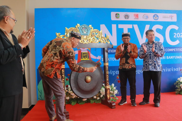Ketua Forum Direktur Politeknik Se-Indonesia Resmi Membuka National Tourism Vocational Skills Competition 2024