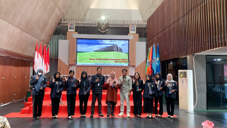 Bandara Banyuwangi Sosialisasikan Keselamatan Penerbangan di Politeknik Negeri Banyuwangi