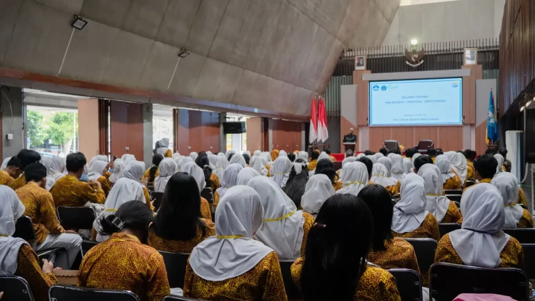 Poliwangi Edukasi Siswa SMA Negeri 1 Genteng tentang Pendidikan Tinggi Vokasi