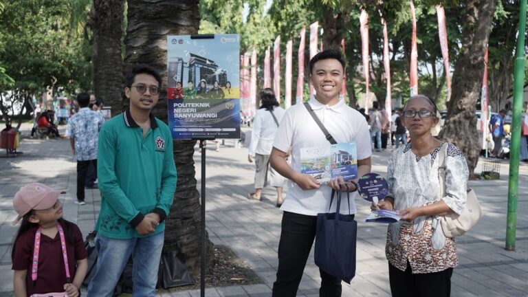 Poliwangi Perkuat Peran Kampus Berdampak Lewat Edukasi Publik di CFD Taman Blambangan
