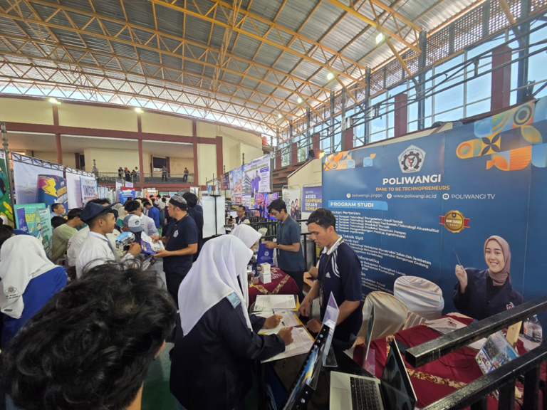 Beasiswa Ketahanan Pangan Poliwangi Tarik Perhatian Ribuan Siswa di Edufair Mojokerto 2026