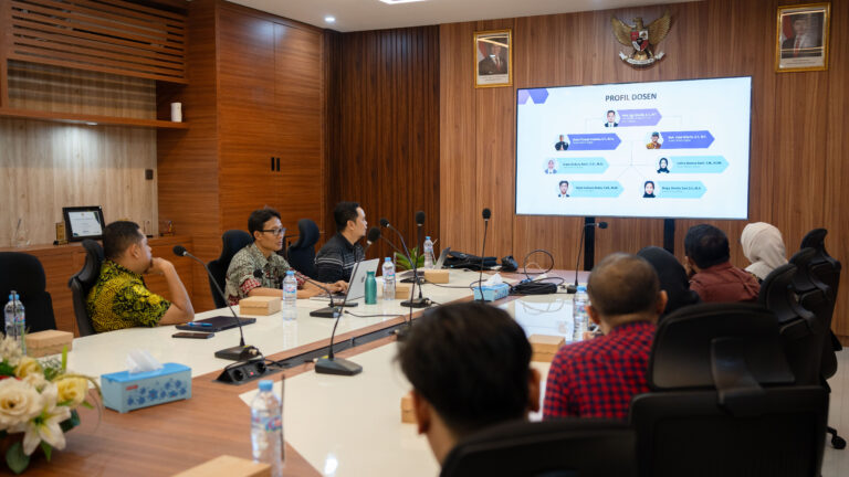 Poliwangi Terima Kunjungan Studi Banding Program Studi Bisnis Digital UNIBA